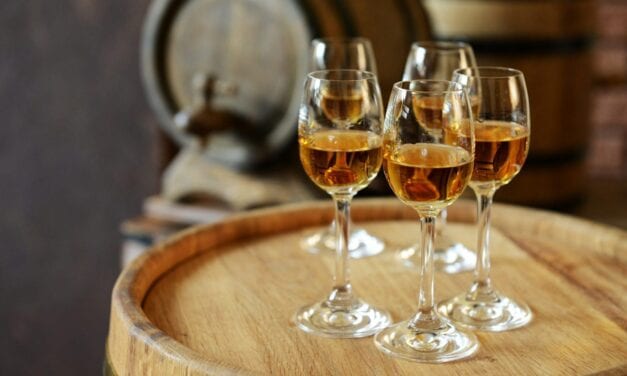 Passiti, ovvero il “vin bòn” per accompagnare frìtoe, galani, cròstoi, favette e veneziane