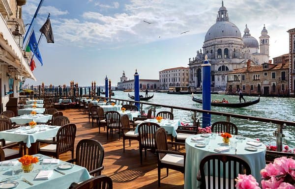 Vino a Venezia: guida ai posti più esclusivi per brindare come Jeff Bezos