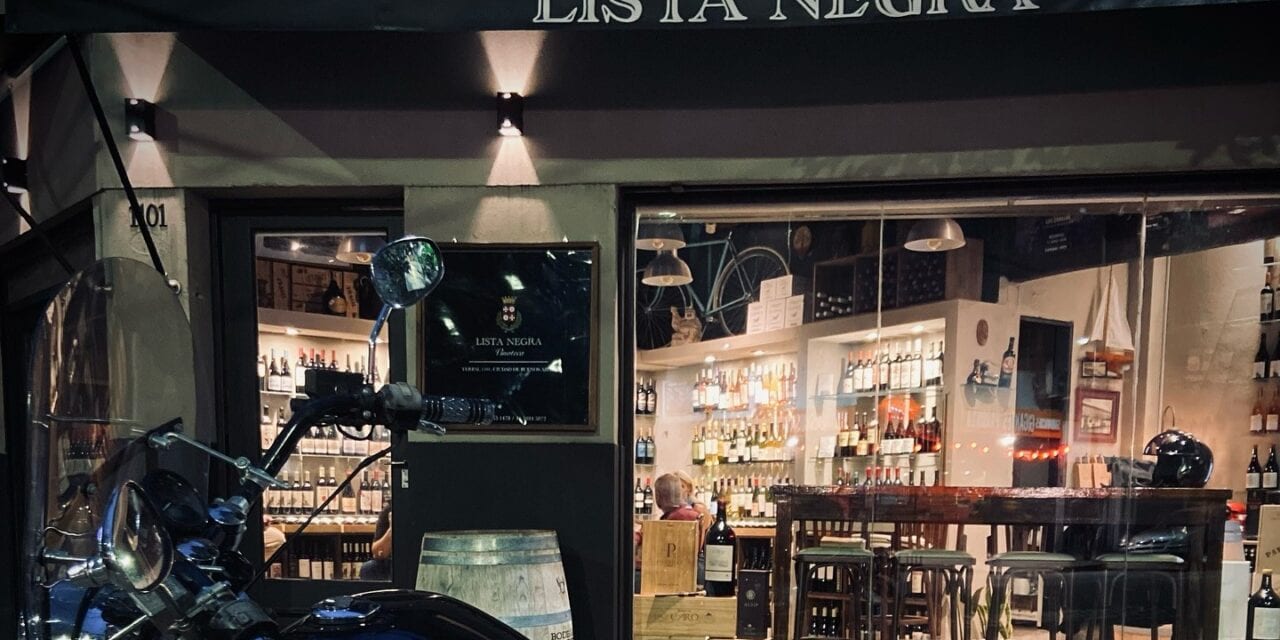 Lista Negra, così il vino argentino sta conquistando il mondo: la nostra degustazione nell’enoteca gaucha più cool