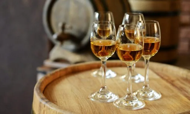 Passiti, ovvero il “vin bòn” per accompagnare frìtoe, galani, cròstoi, favette e veneziane