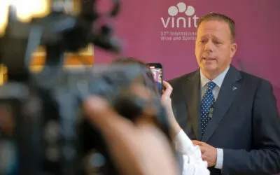 Vinitaly 2025, è conto alla rovescia: 4mila cantine a Verona e 30mila buyer internazionali per scacciare la paura dei dazi